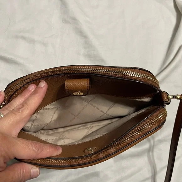 Michael Kors Brown Crossbody Bag Sleek Design - Picture 5 of 12